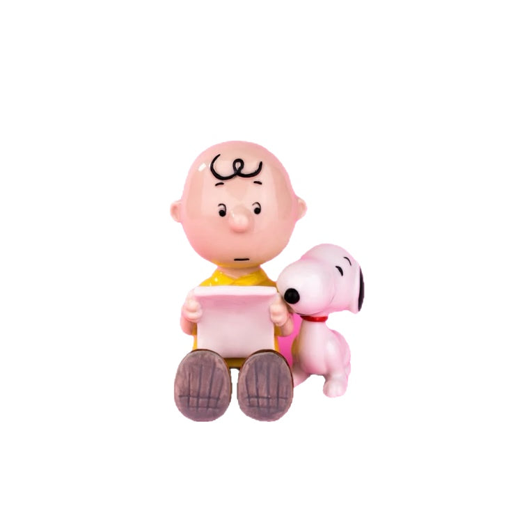 “Charlie Brown e Snoopy con libro”