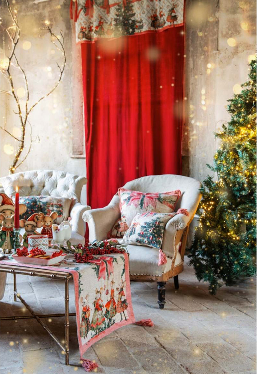 Cuscino ricamato con nappe “Favola di Natale”