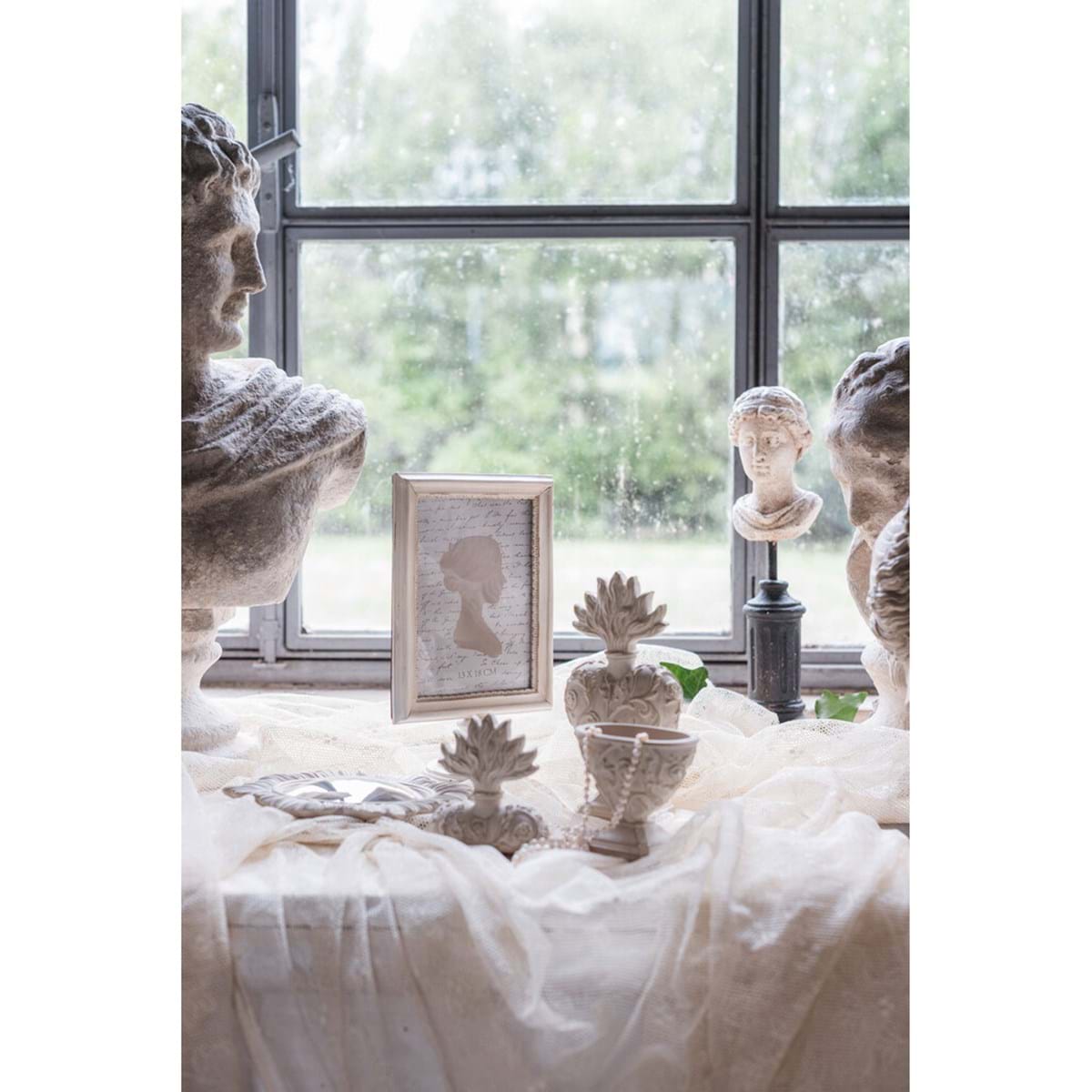 Busto con pedistallo Respiro, un elemento decorativo per una casa elegante