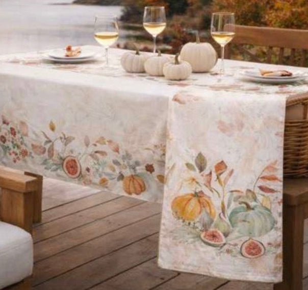 Scopri la Tovaglia autunno Noisette in cotone di alta qualità: elegante trama nocciola e decorazioni autunnali per rendere speciale ogni tavola.