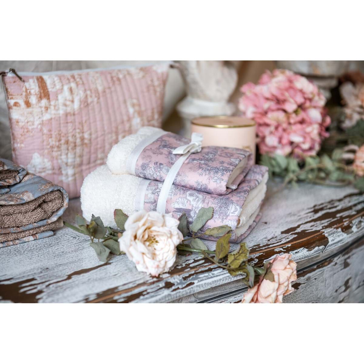 Coppia di spugne assortite Toile du borgo in tonalità pastello con eleganti bordi e fasce decorative.
