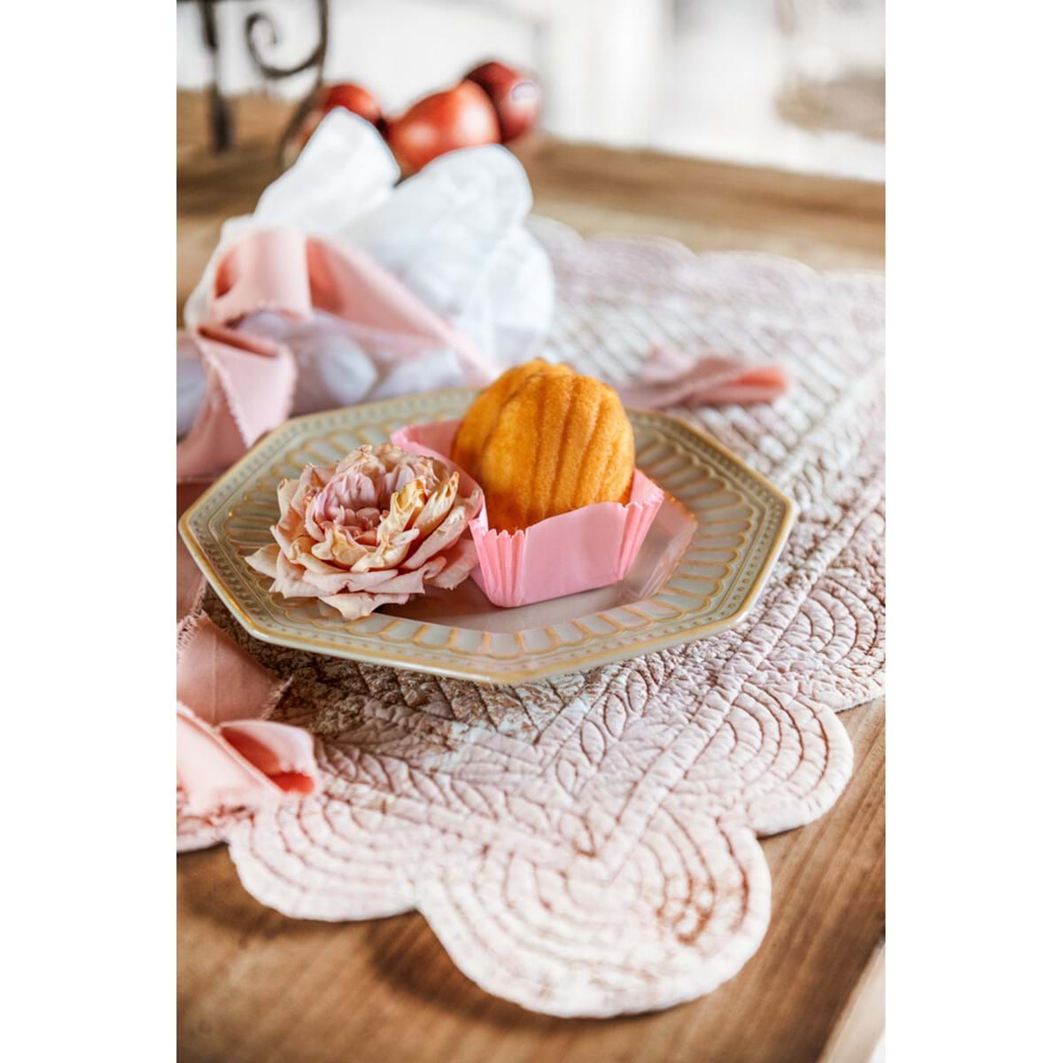 Tovaglietta americana Toile du borgo con design elegante e double face in cotone, ideale per una mise en place raffinata.