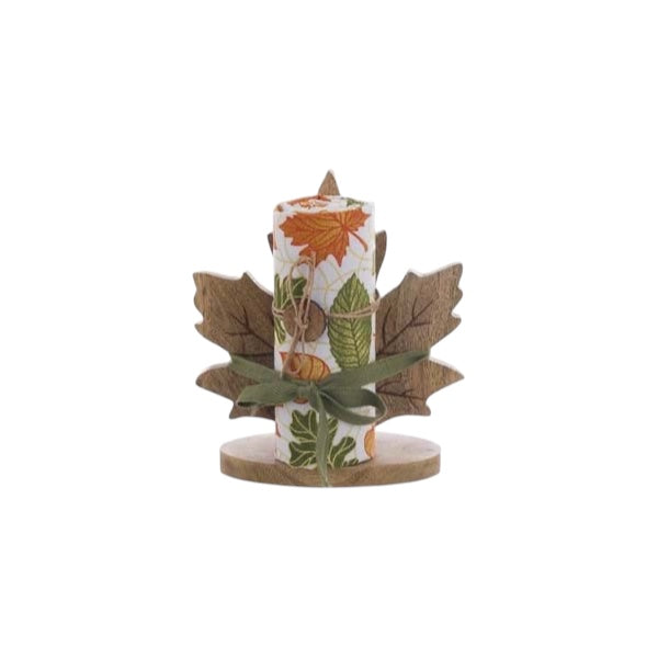 Canovacci con decoro in legno zucche, set elegante con decorazioni autunnali e foglie.